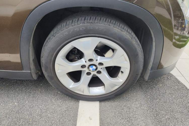 Used BMW X1 2012 sDrive18i Fashion Model Right Front Wheel Hub