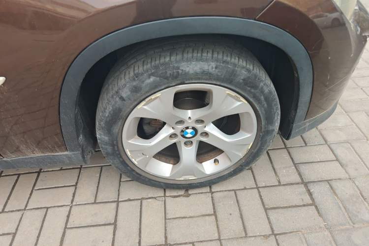 Used BMW X1 2012 sDrive18i Fashion Model Right Front Wheel Hub