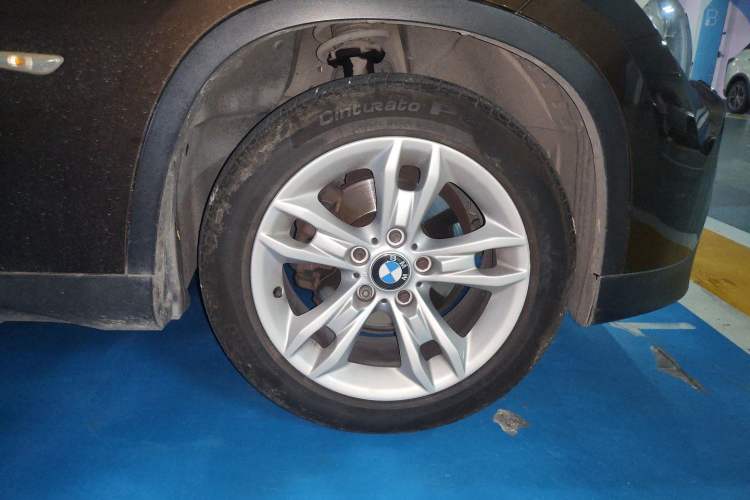 Used BMW X1 2012 xDrive20i Luxury Model Right Front Wheel Hub