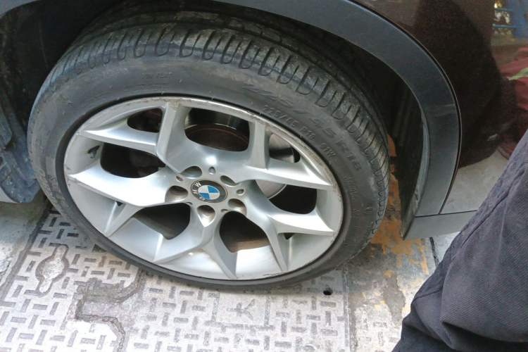 Used BMW X1 2012 xDrive28i Right Front Wheel Hub