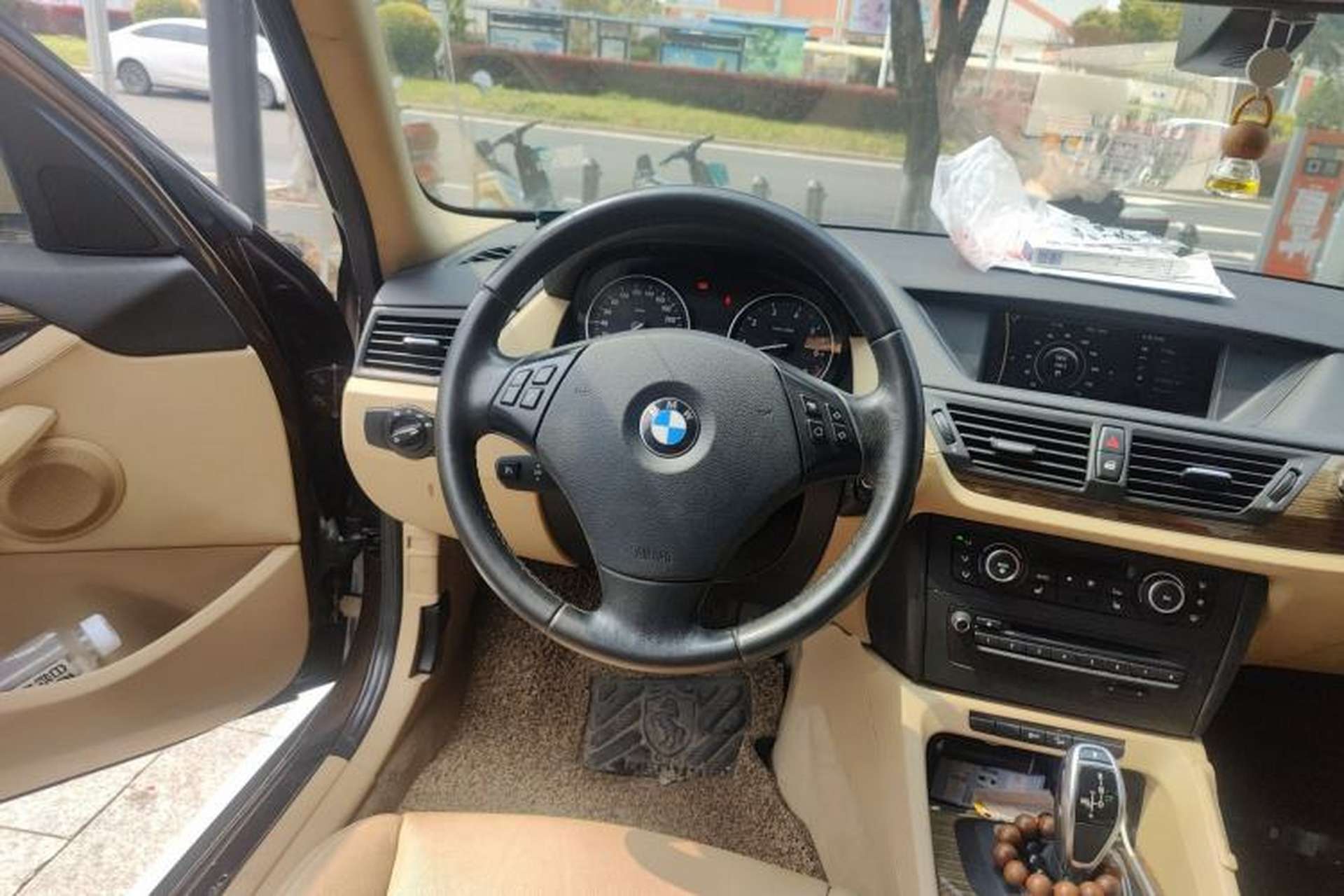 Used BMW X1 2012 xDrive20i Luxury Model Steering Wheel