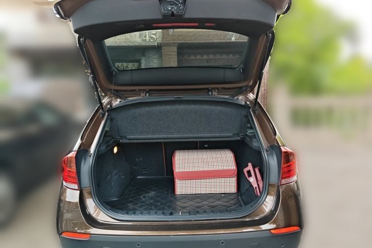 Used BMW X1 2012 xDrive20i Trunk
