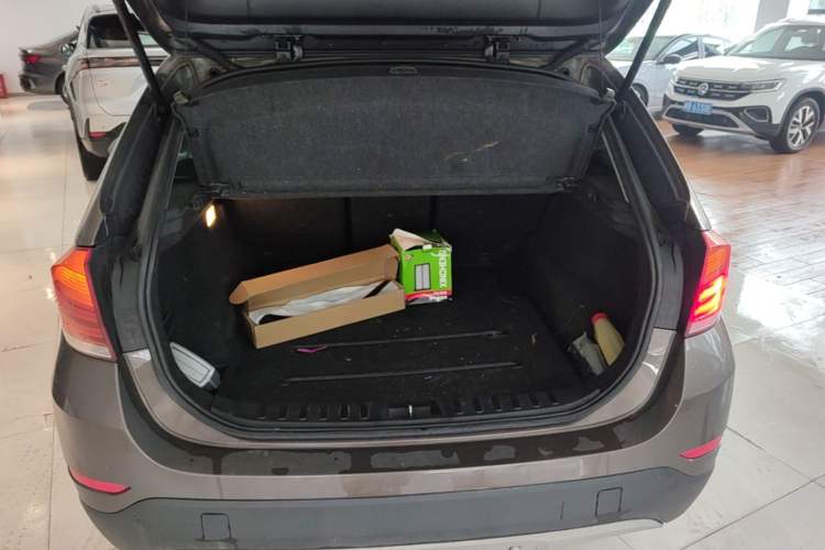 Used BMW X1 2012 sDrive18i Luxury Edition Trunk
