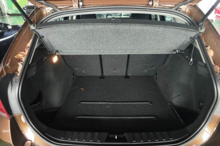 Used BMW X1 2012 sDrive18i Luxury Edition Trunk