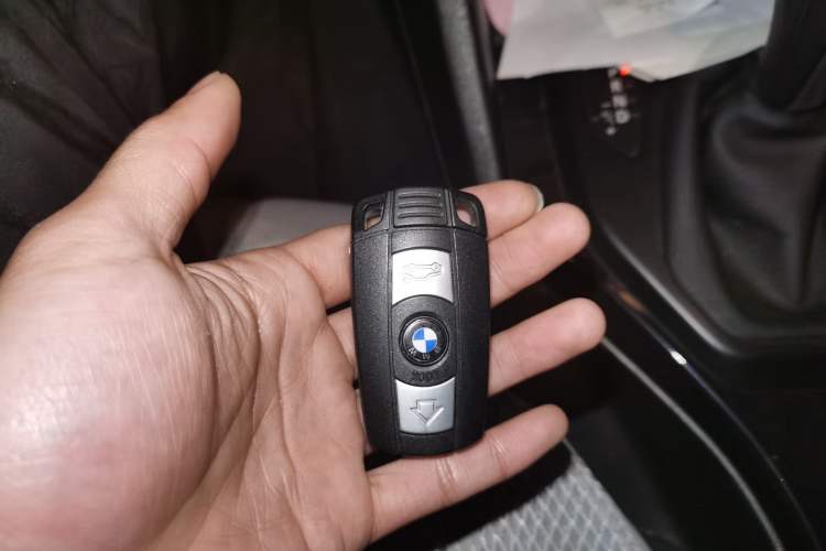 Used BMW X1 2012 sDrive18i Luxury Edition Vehicle Key