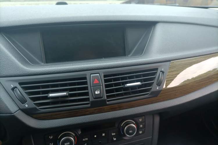 Used BMW X1 2012 xDrive28i Audio And AC Panel