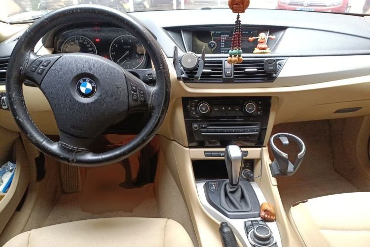 Used BMW X1 2012 sDrive18i Luxury Edition Center Console