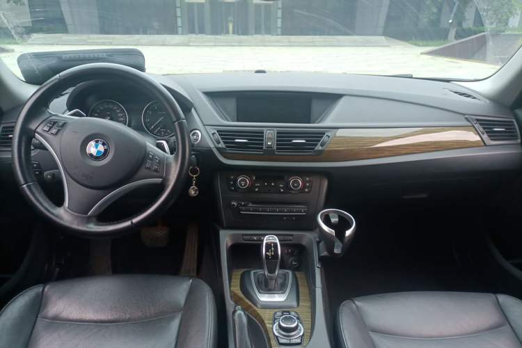 Used BMW X1 2012 xDrive28i Center Console