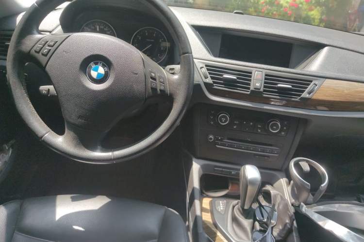 Used BMW X1 2012 sDrive18i Luxury Model Center Console