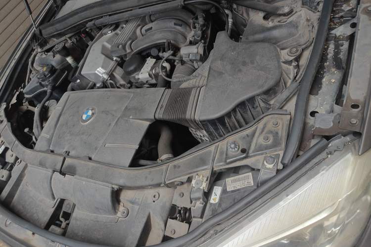 Used BMW X1 2012 sDrive18i Luxury Edition Engine Bay Left