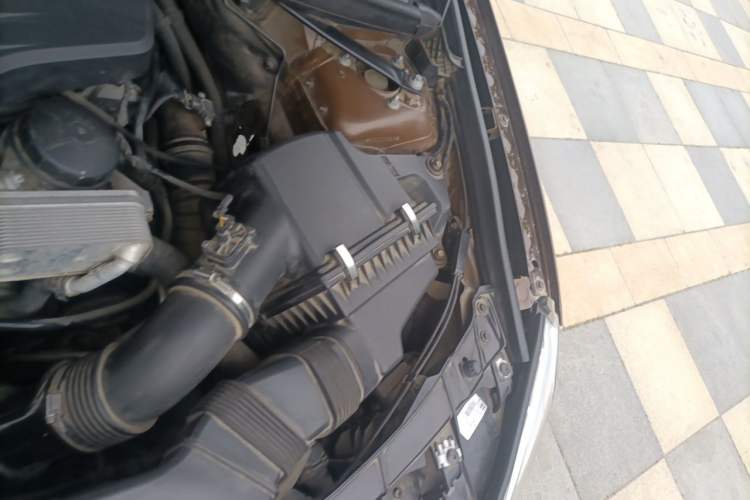 Used BMW X1 2012 xDrive28i Engine Bay Left