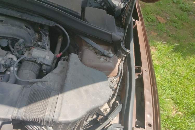 Used BMW X1 2012 sDrive18i Luxury Model Engine Bay Left