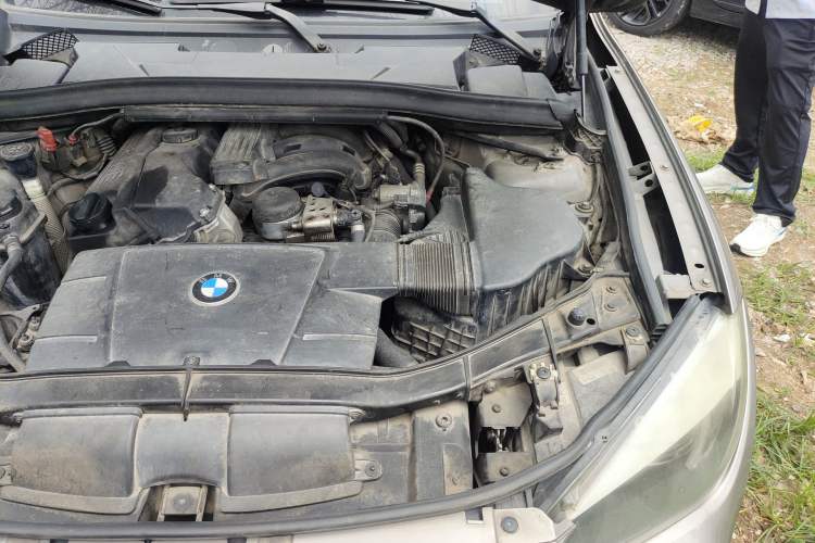 Used BMW X1 2012 sDrive18i Luxury Model Engine Bay Left