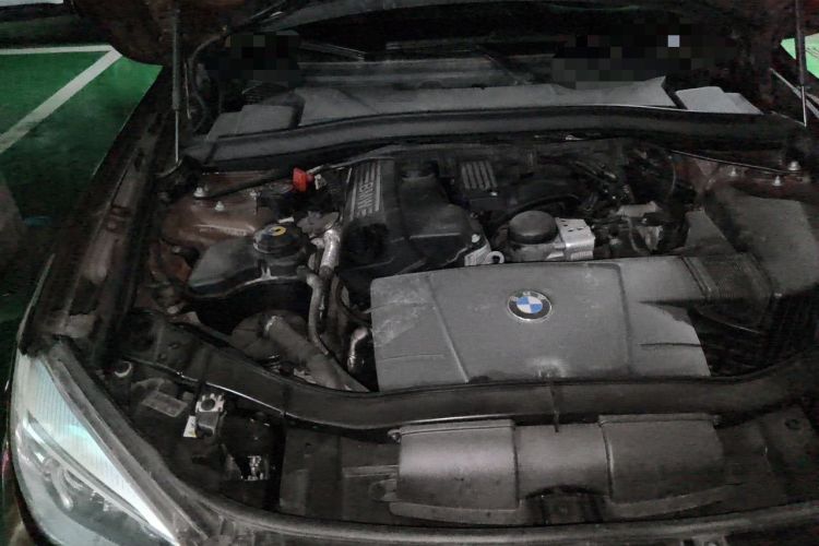 Used BMW X1 2012 sDrive18i Luxury Edition Engine Bay Right