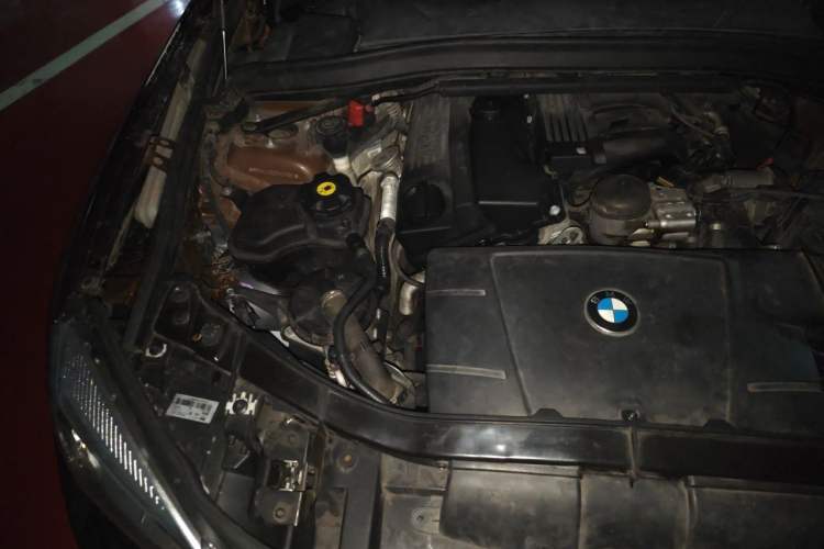Used BMW X1 2012 sDrive18i Luxury Edition Engine Bay Right