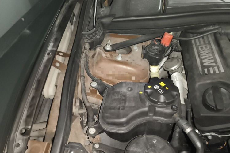 Used BMW X1 2012 sDrive18i Luxury Edition Engine Bay Right
