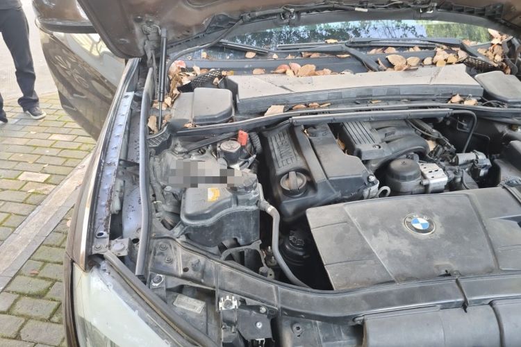 Used BMW X1 2012 sDrive18i Fashion Model Engine Bay Right