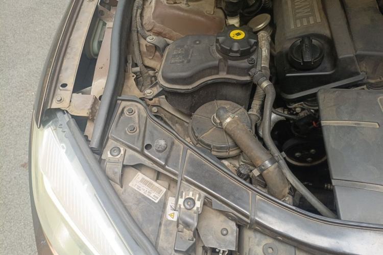 Used BMW X1 2012 sDrive18i Luxury Edition Engine Bay Right