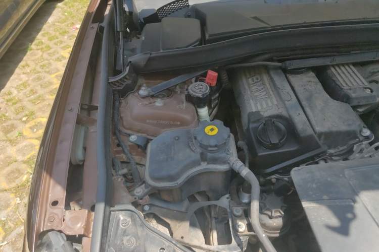 Used BMW X1 2012 sDrive18i Luxury Model Engine Bay Right