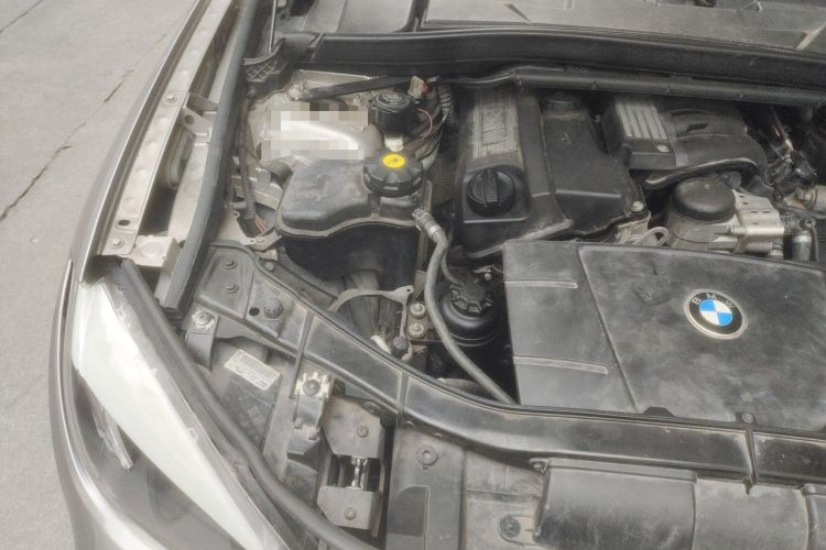 Used BMW X1 2012 sDrive18i Fashion Model Engine Bay Right
