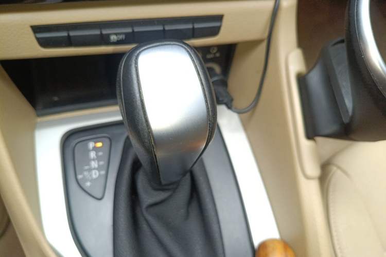 Used BMW X1 2012 sDrive18i Luxury Edition Gear Lever