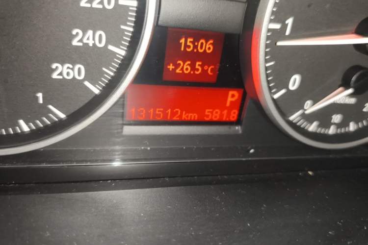 Used BMW X1 2012 sDrive18i Luxury Edition Odometer Close Up