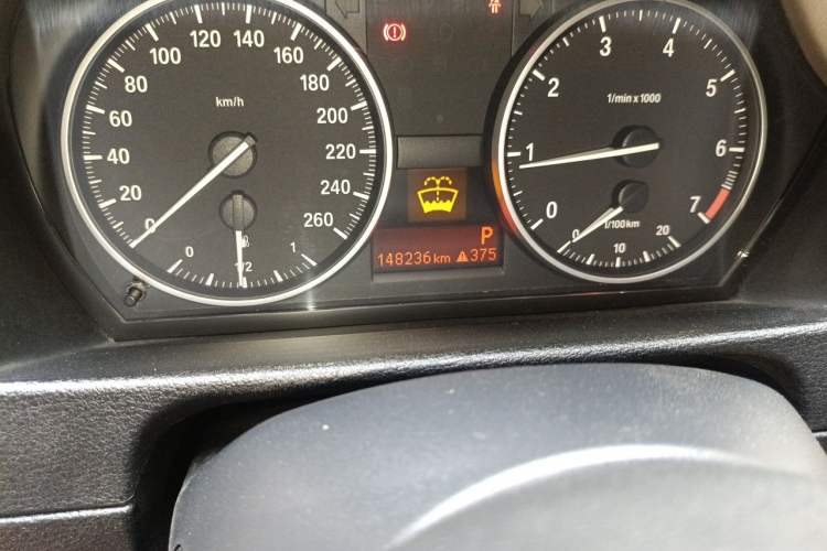 Used BMW X1 2012 sDrive18i Luxury Edition Odometer Close Up