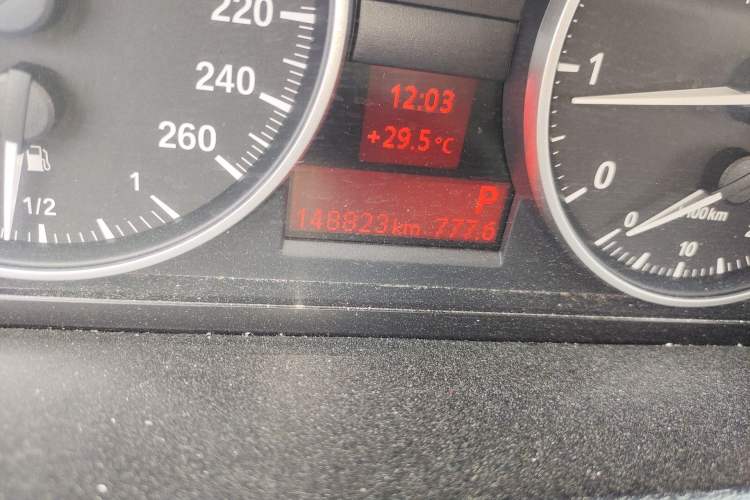 Used BMW X1 2012 sDrive18i Luxury Model Odometer Close Up