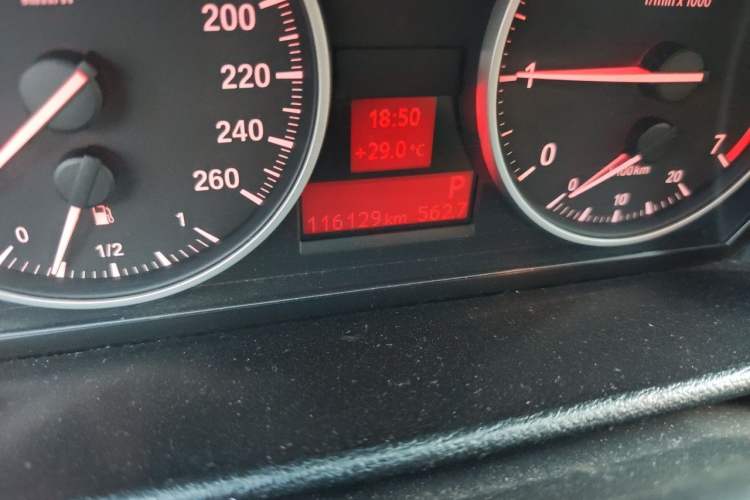 Used BMW X1 2012 sDrive18i Luxury Edition Odometer Close Up