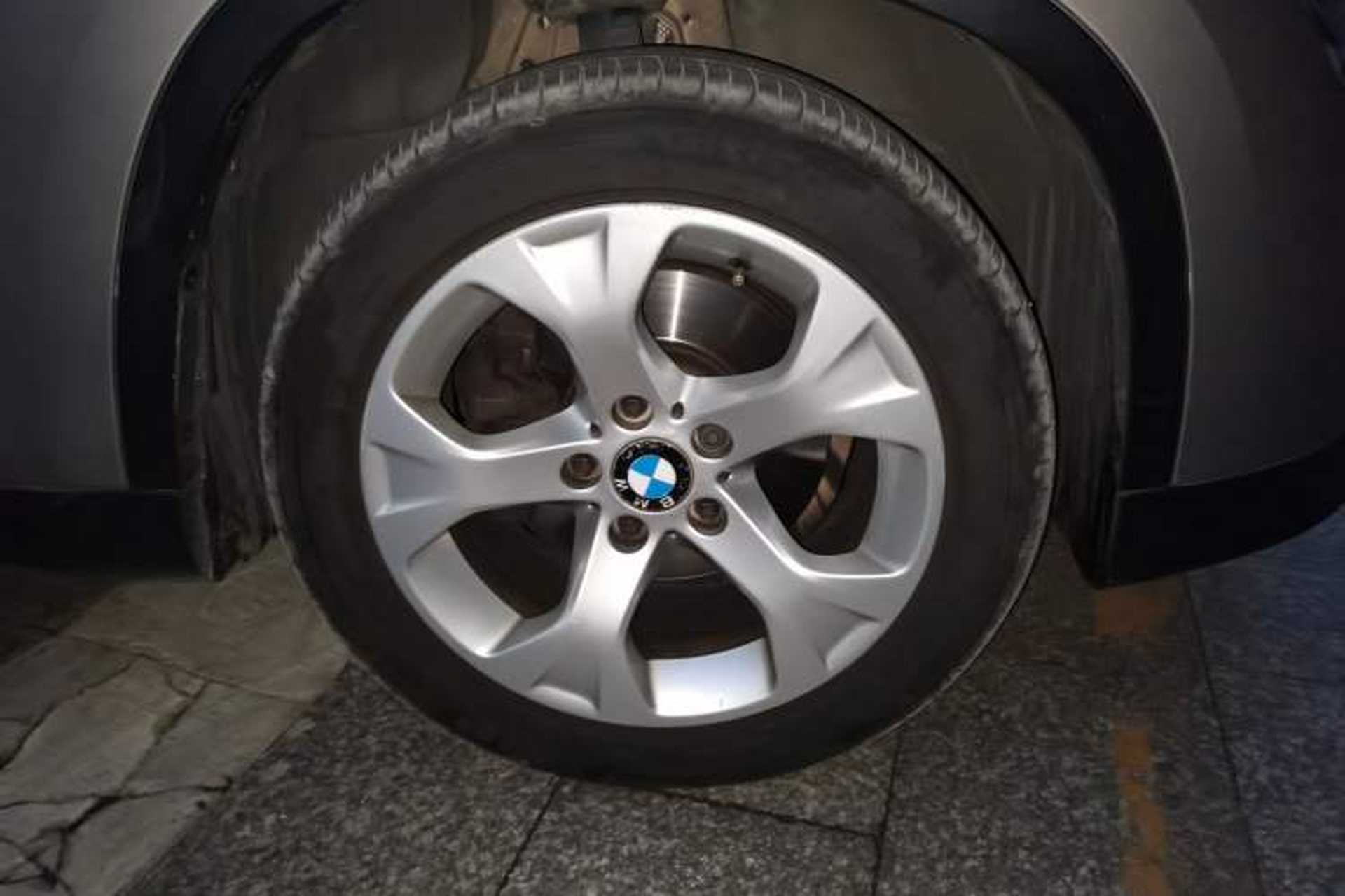 Used BMW X1 2012 sDrive18i Fashion Model Right Front Wheel Hub
