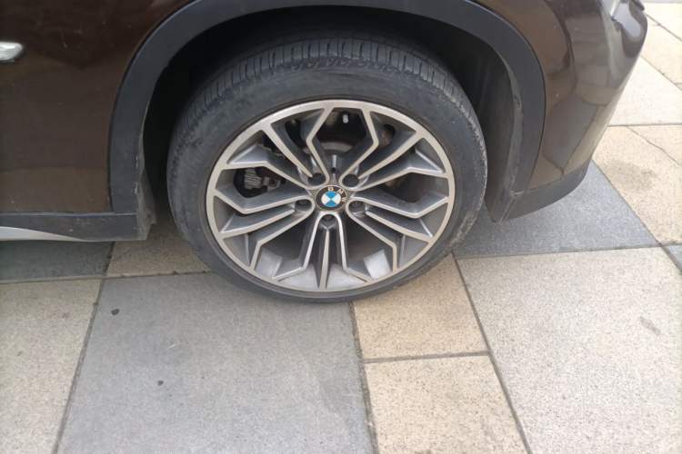 Used BMW X1 2012 xDrive28i Right Front Wheel Hub