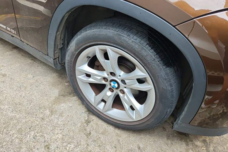 Used BMW X1 2012 sDrive20i Leading Model Right Front Wheel Hub