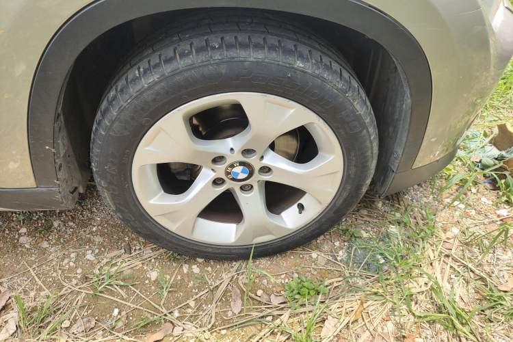 Used BMW X1 2012 sDrive18i Luxury Model Right Front Wheel Hub