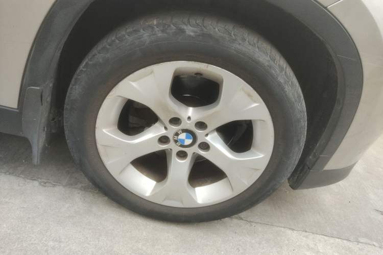 Used BMW X1 2012 sDrive18i Fashion Model Right Front Wheel Hub