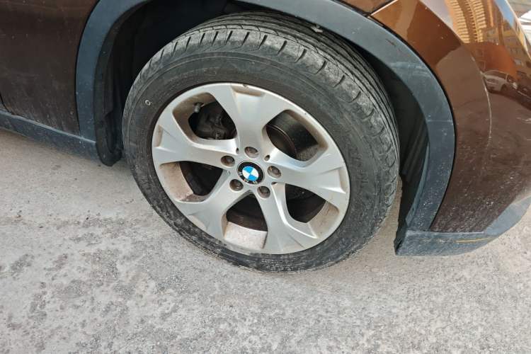 Used BMW X1 2012 sDrive18i Luxury Edition Right Front Wheel Hub