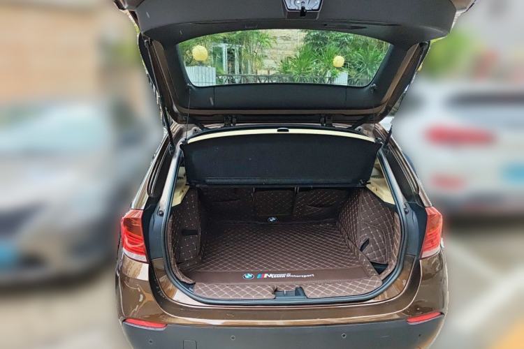 Used BMW X1 2012 sDrive20i Leading Model Trunk