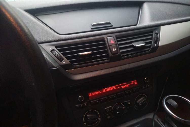 Used BMW X1 2012 sDrive18i Fashion Model Audio And AC Panel