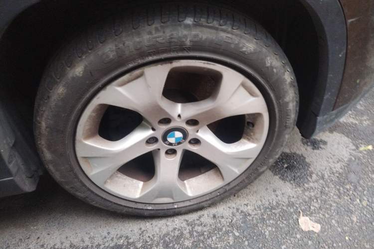 Used BMW X1 2012 sDrive18i Fashion Model Right Front Wheel Hub