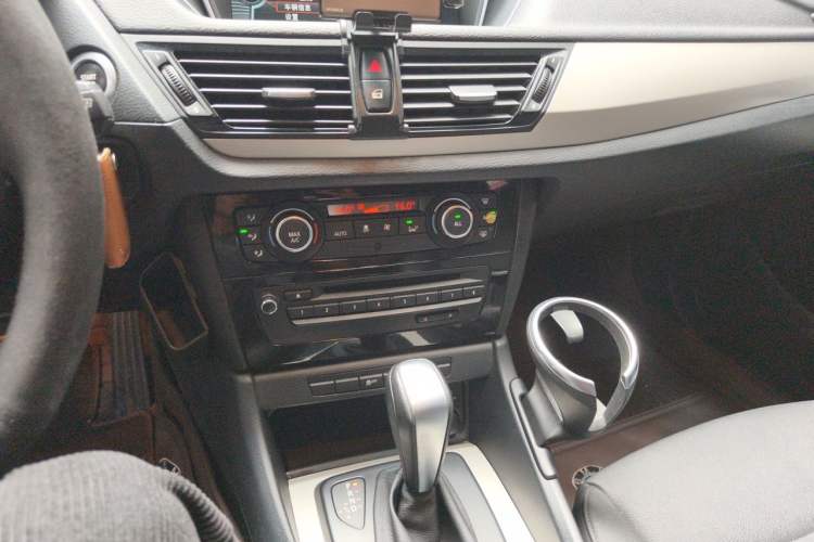 Used BMW X1 2012 sDrive18i Luxury Edition Audio And AC Panel