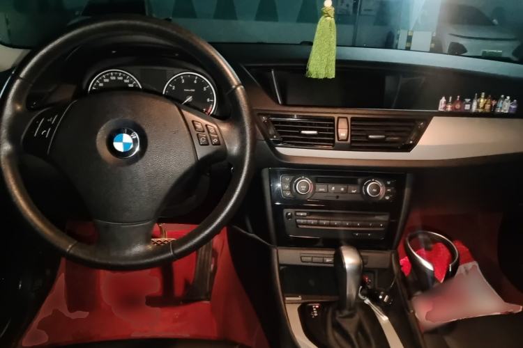 Used BMW X1 2012 sDrive18i Luxury Edition Center Console