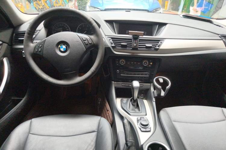 Used BMW X1 2012 sDrive18i Luxury Edition Center Console