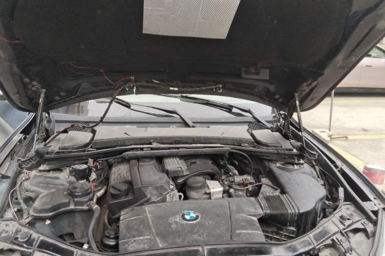 Used BMW X1 2012 sDrive18i Luxury Edition Engine Bay