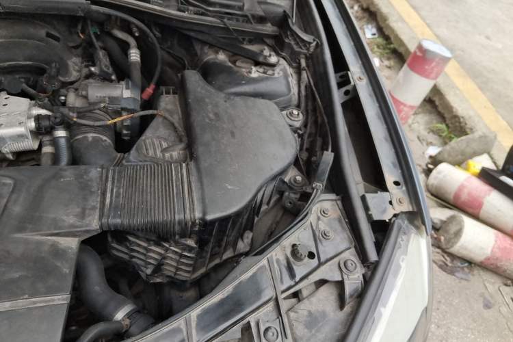 Used BMW X1 2012 sDrive18i Luxury Edition Engine Bay Left