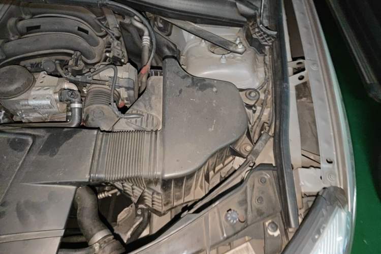 Used BMW X1 2012 sDrive18i Luxury Edition Engine Bay Left