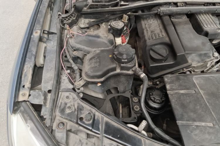 Used BMW X1 2012 sDrive18i Luxury Edition Engine Bay Right