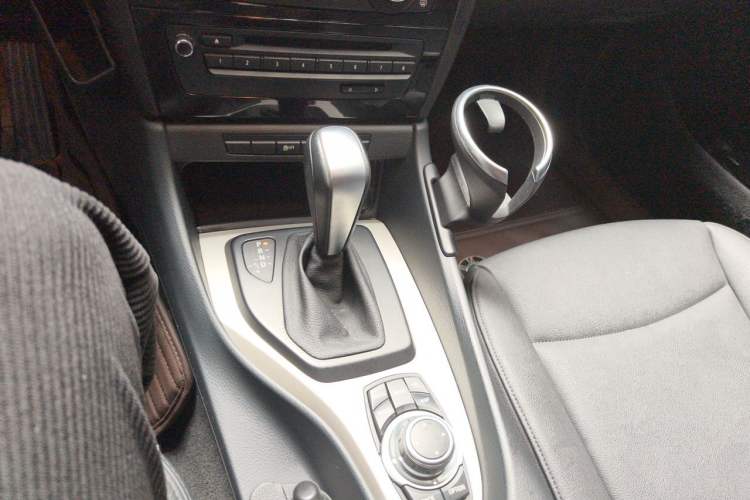 Used BMW X1 2012 sDrive18i Luxury Edition Gear Lever