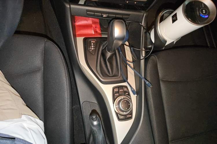 Used BMW X1 2012 sDrive18i Luxury Edition Gear Lever