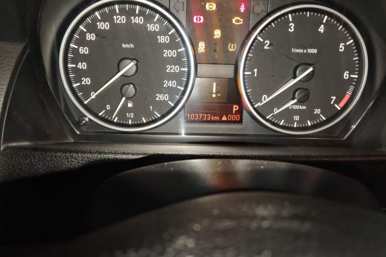 Used BMW X1 2012 sDrive18i Luxury Edition Odometer Close Up