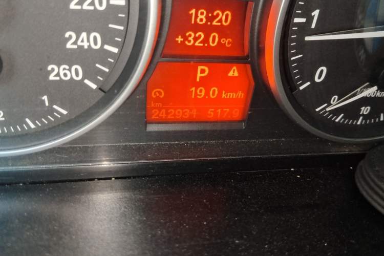 Used BMW X1 2012 sDrive18i Luxury Edition Odometer Close Up