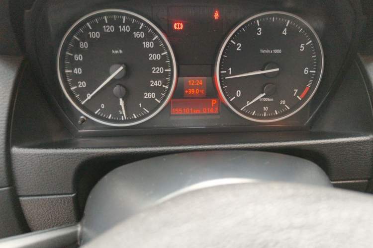 Used BMW X1 2012 sDrive18i Luxury Edition Odometer Close Up